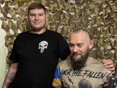 “Ноги тут не потрібні”: після ампутації двоє бійців 56-ї бригади повернулися до строю “Ноги тут не потрібні”: після ампутації двоє бійців 56-ї бригади повернулися до строю