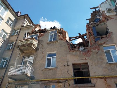 Мешканці зруйнованого "шахедом" будинку у Сумах рік чекають на розв'язання питання з житлом Мешканці зруйнованого "шахедом" будинку у Сумах рік чекають на розв'язання питання з житлом