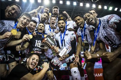 "Перуджа" святкує перемогу в клубному чемпіонаті світу з волейболу "Перуджа" святкує перемогу в клубному чемпіонаті світу з волейболу