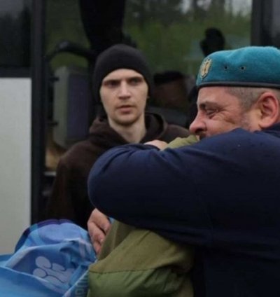 "Я писала йому чотири роки": історія звільненого з російського полону Гліба Ємельянова