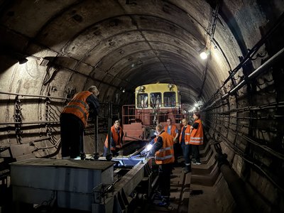 Київська підземка оголосила набір на курси водіїв дрезини: виплачуватимуть стипендію Київська підземка оголосила набір на курси водіїв дрезини: виплачуватимуть стипендію