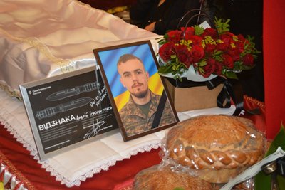 На Тернопільщині попрощалися з військовим Андрієм Іскоростенським