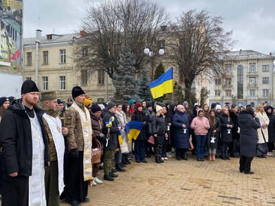 "Ангели пам'яті": вінничани долучилися до всеукраїнської тихої акції "Ангели пам'яті": вінничани долучилися до всеукраїнської тихої акції