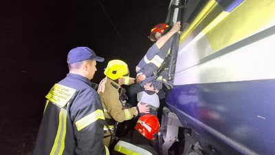 У Львові на станції Підзамче зіткнулися дизель-поїзд та електровоз: травмовані восьмеро людей У Львові на станції Підзамче зіткнулися дизель-поїзд та електровоз: травмовані восьмеро людей