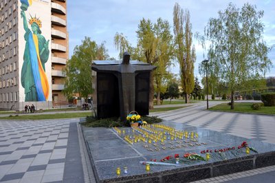Свічка пам'яті: у Кропивницькому вшанували загиблих внаслідок аварії на Чорнобильській АЕС Свічка пам'яті: у Кропивницькому вшанували загиблих внаслідок аварії на Чорнобильській АЕС