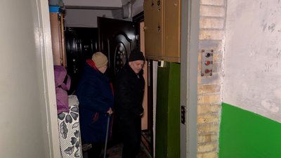 “Часто прилітає. Страшно” Як із Дружківки евакуюють людей під дронами та авіабомбами “Часто прилітає. Страшно” Як із Дружківки евакуюють людей під дронами та авіабомбами