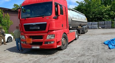 Автівка, ймовірно, із паливом Автівка, ймовірно, із паливом
