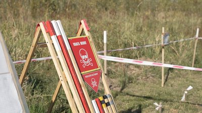 Удар по демінерах поблизу Чернігова в Міноборони РФ назвали знищенням пункту запуску БпЛА: чому це неправда Удар по демінерах поблизу Чернігова в Міноборони РФ назвали знищенням пункту запуску БпЛА: чому це неправда