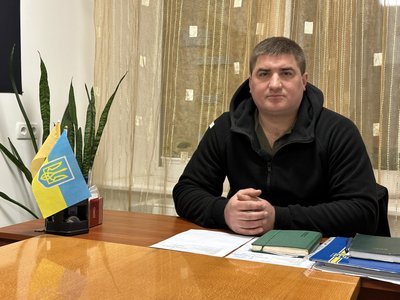 “Машина заправлена, сумки зібрані”. Як живуть у Прилісному за 40 кілометрів від фронту “Машина заправлена, сумки зібрані”. Як живуть у Прилісному за 40 кілометрів від фронту