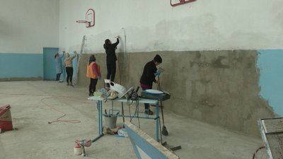 Суспільно корисні роботи: на Рівненщині безробітні облаштовують бомбосховище та спортзал у ліцеї Суспільно корисні роботи: на Рівненщині безробітні облаштовують бомбосховище та спортзал у ліцеї