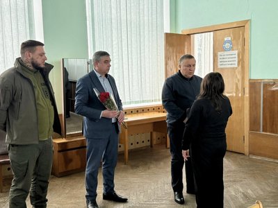 Вручили ордени рідним: на Черкащині посмертно нагородили захисників Вручили ордени рідним: на Черкащині посмертно нагородили захисників