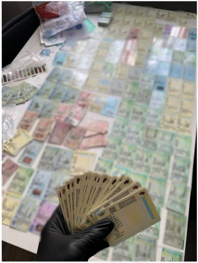 Фальшиві документи, виготовлені у підпільному цеху Фальшиві документи, виготовлені у підпільному цеху
