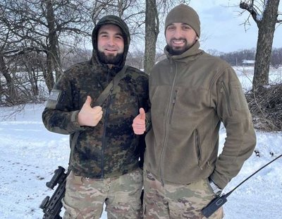 Олександр поділився фото сина з побратимом з сімейного архіву, фото з роблене в період з 2021 по 2025 рік Олександр поділився фото сина з побратимом з сімейного архіву, фото з роблене в період з 2021 по 2025 рік