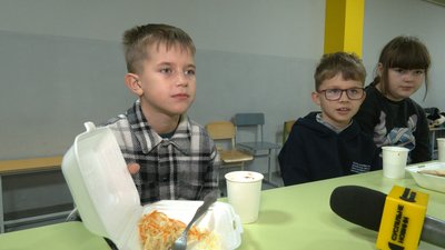 «Діти просять суші»: як в одній зі шкіл Чернігова запросили батьків скуштувати страви зі шкільного меню «Діти просять суші»: як в одній зі шкіл Чернігова запросили батьків скуштувати страви зі шкільного меню