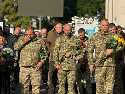 З військовими Дмитром Шкуцем, Владиславом Алексєєвим та Сергієм Рєзніковим попрощалися у Рівному З військовими Дмитром Шкуцем, Владиславом Алексєєвим та Сергієм Рєзніковим попрощалися у Рівному