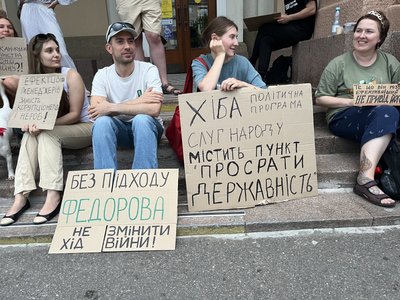 У Полтаві вдруге за день люди зібралися проти відставки Федорова У Полтаві вдруге за день люди зібралися проти відставки Федорова