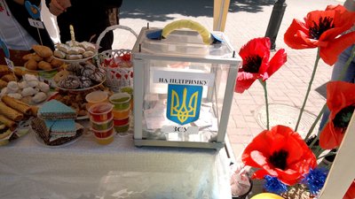 Солодощі та вироби ручної роботи: у Вінниці збирали гроші для ЗСУ Солодощі та вироби ручної роботи: у Вінниці збирали гроші для ЗСУ