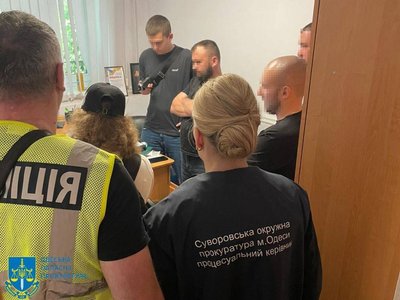 На Одещині затримали помічника судді під час отримання хабаря На Одещині затримали помічника судді під час отримання хабаря