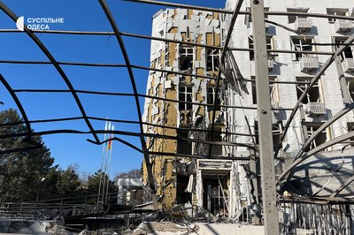 Пошкоджена дитяча лікарня: фото наслідків нічної атаки БпЛА на Одесу Пошкоджена дитяча лікарня: фото наслідків нічної атаки БпЛА на Одесу