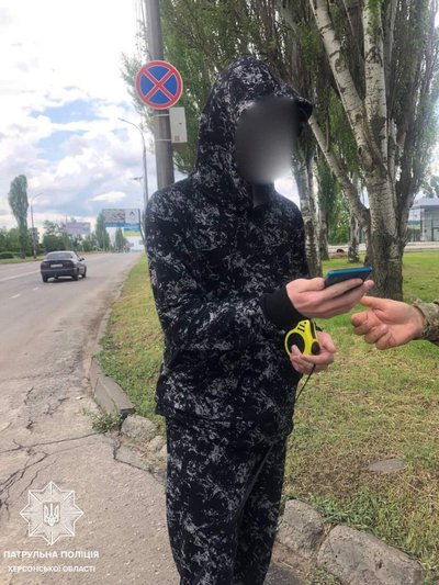 Херсонці допомогли патрульним виявити ймовірного коригувальника вогню Херсонці допомогли патрульним виявити ймовірного коригувальника вогню
