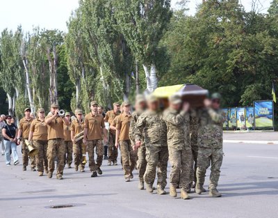 На Кіровоградщині попрощалися з бійцем ЗСУ Андрієм Макеєм На Кіровоградщині попрощалися з бійцем ЗСУ Андрієм Макеєм