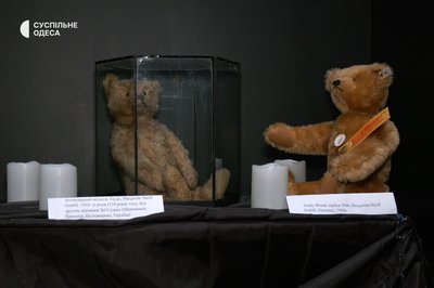 До 120 ювілею Тедді: в музеї Одеси представили виставку іграшкових ведмедів До 120 ювілею Тедді: в музеї Одеси представили виставку іграшкових ведмедів