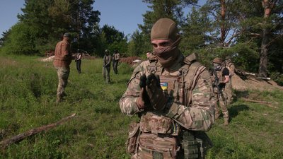 "Війна досі триває": як цивільних навчають основ тактичної підготовки на Рівненщині "Війна досі триває": як цивільних навчають основ тактичної підготовки на Рівненщині