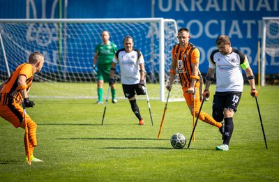 Прем'єр Британії Кір Стармер відвідав матч ветеранів-ампфутболістів із командою Київщини Прем'єр Британії Кір Стармер відвідав матч ветеранів-ампфутболістів із командою Київщини