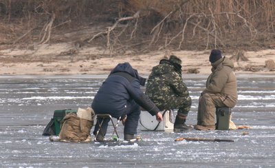 "Не лізь туди, куди не треба": чи знають черкащани правила зимової риболовлі "Не лізь туди, куди не треба": чи знають черкащани правила зимової риболовлі