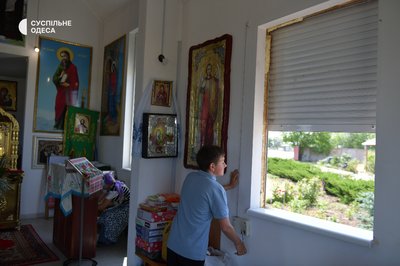 Вибиті вікна та вирва біля храму: фото наслідків російської атаки на Овідіополь Вибиті вікна та вирва біля храму: фото наслідків російської атаки на Овідіополь