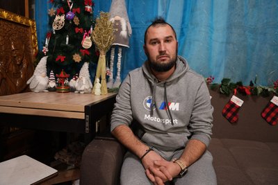 Пише вірші та допомагає військовим. Історія дев'ятирічної волонтерки Софії з Дніпра Пише вірші та допомагає військовим. Історія дев'ятирічної волонтерки Софії з Дніпра
