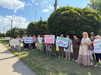"Цим деревам по 50 років": черкасці протестують проти забудови скверу "Цим деревам по 50 років": черкасці протестують проти забудови скверу
