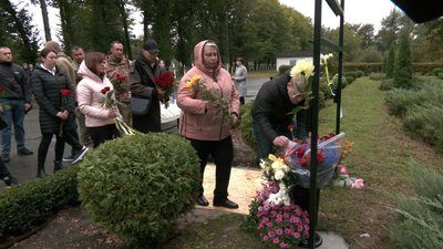 На Вінниччині на честь загиблого 20-річного Анатолія Сіненка відкрили меморіальну дошку На Вінниччині на честь загиблого 20-річного Анатолія Сіненка відкрили меморіальну дошку