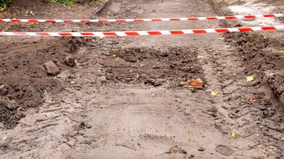 "Не можемо вийти погуляти": у Кропивницькому двір п’ятиповерхівки затоплюють фекалії "Не можемо вийти погуляти": у Кропивницькому двір п’ятиповерхівки затоплюють фекалії