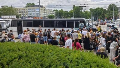Окупанти скасували усі нічні потяги з Росії по півострову: пасажирів висаджуватимуть у Керчі Окупанти скасували усі нічні потяги з Росії по півострову: пасажирів висаджуватимуть у Керчі