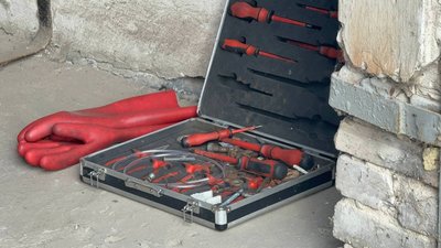 “Все летить, і КАБи, і дрони”: як працюють енергетики з Глухова на прикордонні “Все летить, і КАБи, і дрони”: як працюють енергетики з Глухова на прикордонні
