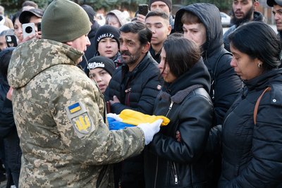 В Ужгороді попрощалися із полеглим захисником Робертом Папом В Ужгороді попрощалися із полеглим захисником Робертом Папом