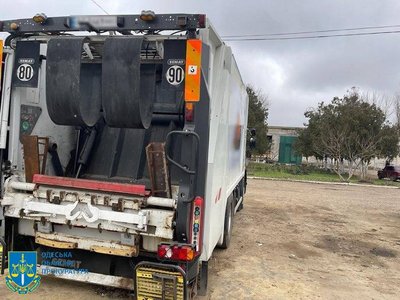 На Одещині комунальників підозрюють у завищенні ціни на сміттєвоз на мільйон гривень На Одещині комунальників підозрюють у завищенні ціни на сміттєвоз на мільйон гривень