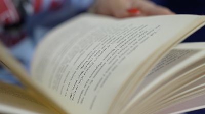 Читати й обговорювати: читацький клуб "Етажерка" організували у Черкасах Читати й обговорювати: читацький клуб "Етажерка" організували у Черкасах