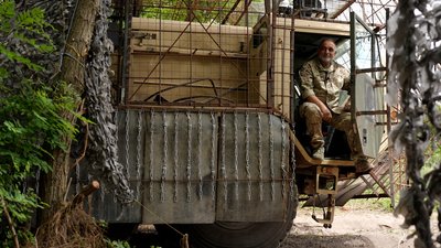 “Мій дім — Україна”. Як 61-річний вірменин Рудольф “Тюльпан” евакуює підбиту техніку на Донеччині “Мій дім — Україна”. Як 61-річний вірменин Рудольф “Тюльпан” евакуює підбиту техніку на Донеччині