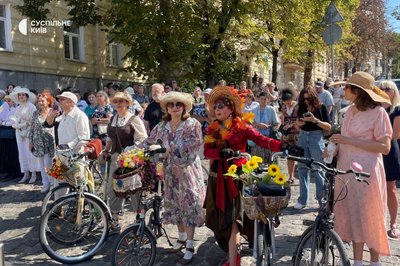 Кияни пробіглися "За мир" до Дня народження Андріївського узвозу Кияни пробіглися "За мир" до Дня народження Андріївського узвозу