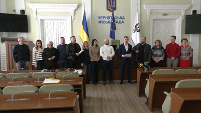 "Вся криза закінчується на кнопці": як пройшла зустріч депутатів щодо вирішення політичної кризи у міськраді Чернігова "Вся криза закінчується на кнопці": як пройшла зустріч депутатів щодо вирішення політичної кризи у міськраді Чернігова