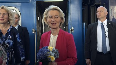 Президентка Єврокомісії Урсула фон дер Ляєн прибула на залізничний вокзал у Києві зранку 15 липня 2026 року