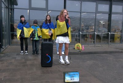 Волонтери з Черкащини вуличними співами зібрали 800 тисяч гривень для армії Волонтери з Черкащини вуличними співами зібрали 800 тисяч гривень для армії