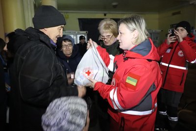 На Житомирщину евакуаційним потягом приїхали ще 58 вимушених переселенців з Донеччини На Житомирщину евакуаційним потягом приїхали ще 58 вимушених переселенців з Донеччини