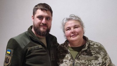 "Під час війни я більше плачу, ніж сміюся". Як служить та підтримує бійців капеланка з позивним "Віра" "Під час війни я більше плачу, ніж сміюся". Як служить та підтримує бійців капеланка з позивним "Віра"