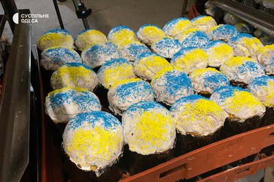 В Одесі випікають паски для військових та жителів Херсонщини В Одесі випікають паски для військових та жителів Херсонщини