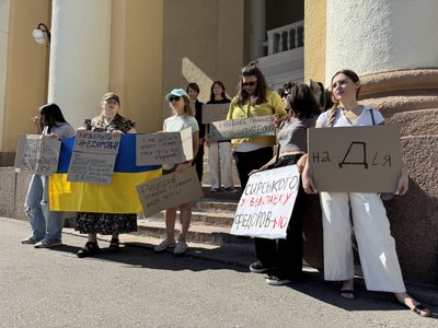 "А у військових будуть канікули?": чому другий день полтавці виходять на підтримку Федорова "А у військових будуть канікули?": чому другий день полтавці виходять на підтримку Федорова