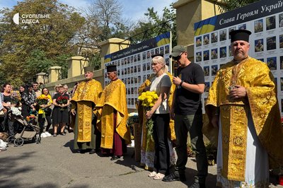 «Кожне нове ім'я – це рана, яка не загоїться»: в Одесі відкрили десятий стенд «Стіни пам’яті» «Кожне нове ім'я – це рана, яка не загоїться»: в Одесі відкрили десятий стенд «Стіни пам’яті»