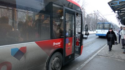 "Складно вийти": чому у черкаських маршрутних автобусах відчиняють не всі двері "Складно вийти": чому у черкаських маршрутних автобусах відчиняють не всі двері